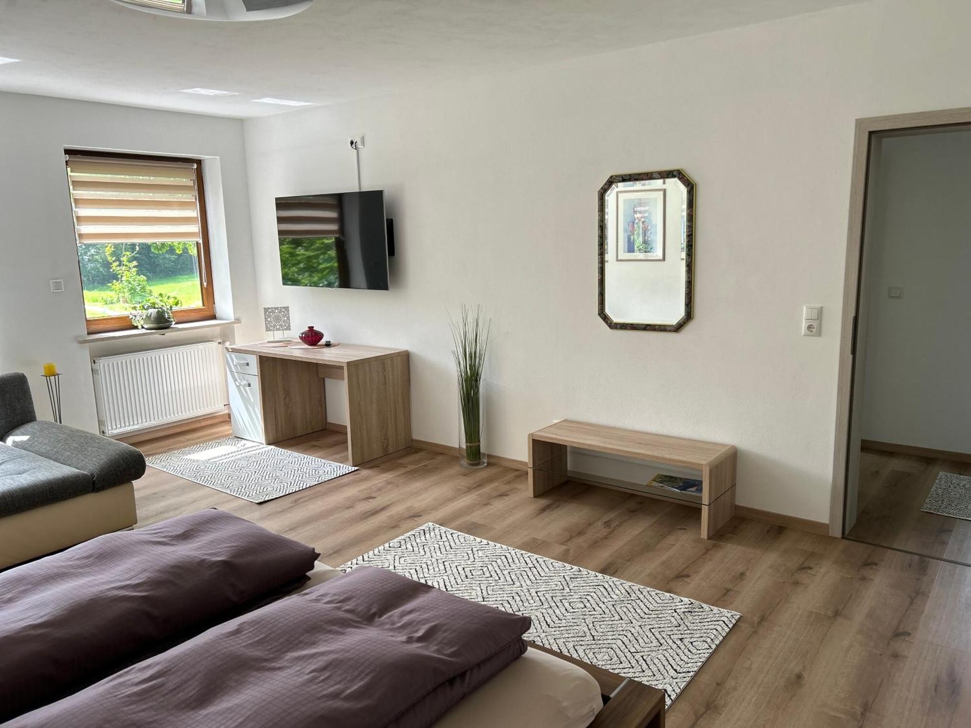 Ruhige Ferienwohnung Mit Terrasse Fuer 2 Personen Vohenstrauss Exterior photo